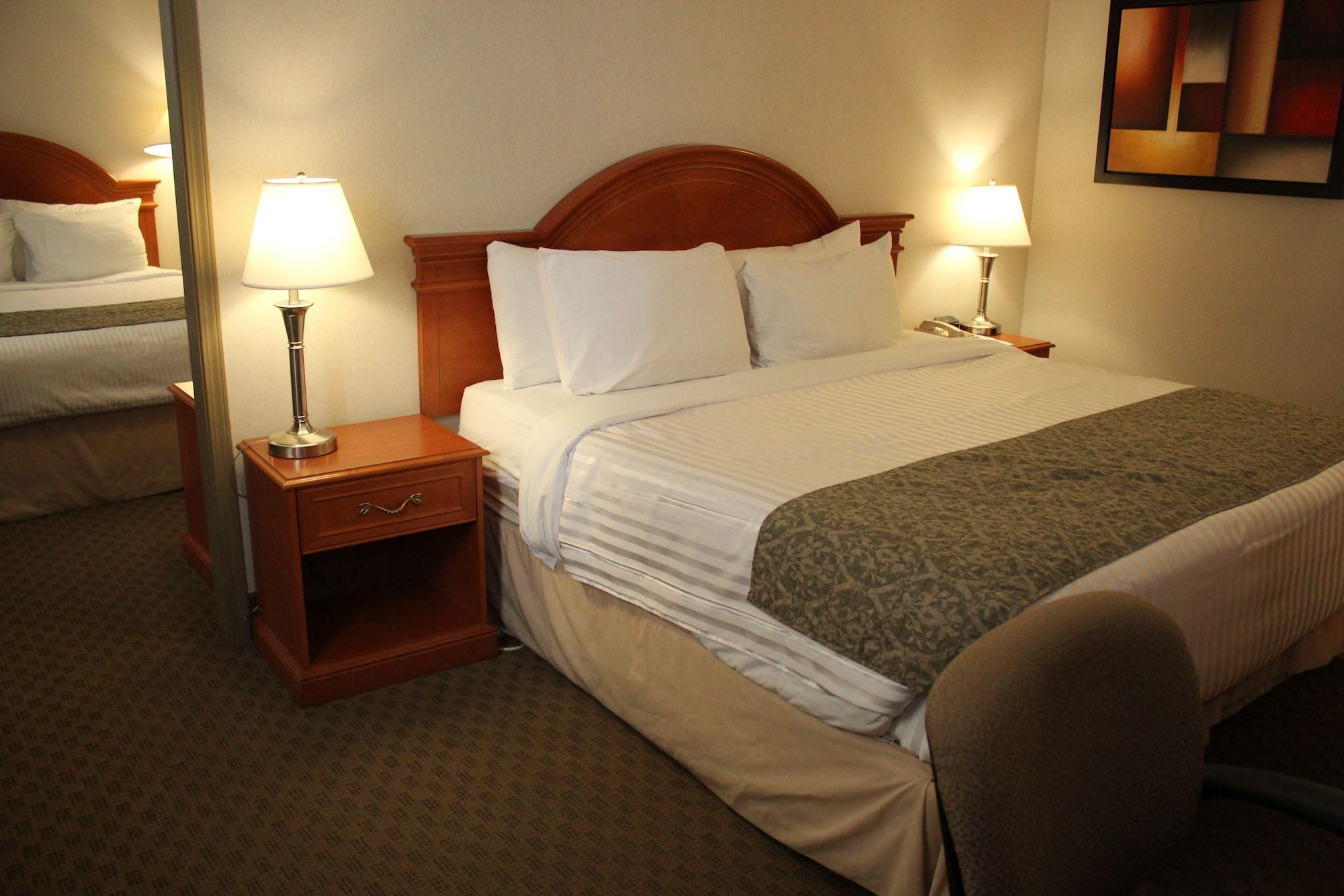 Ramada By Wyndham Edmonton South Hotel Eksteriør billede