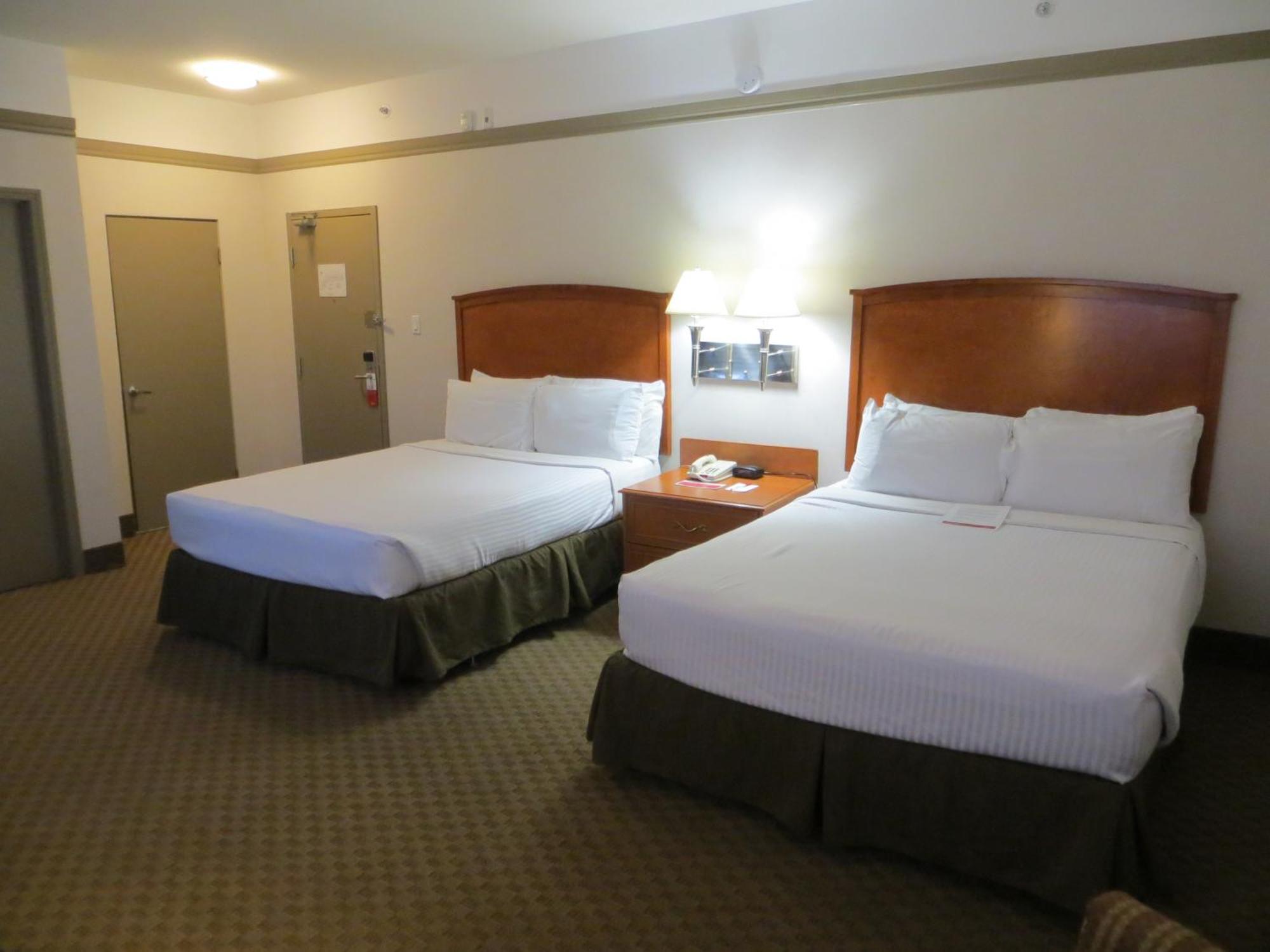 Ramada By Wyndham Edmonton South Hotel Værelse billede