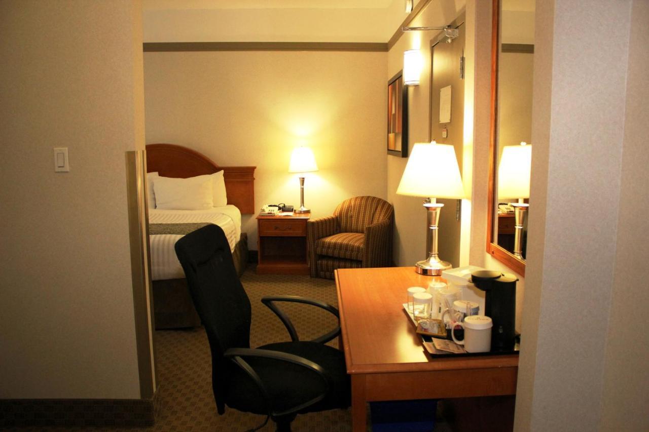 Ramada By Wyndham Edmonton South Hotel Eksteriør billede