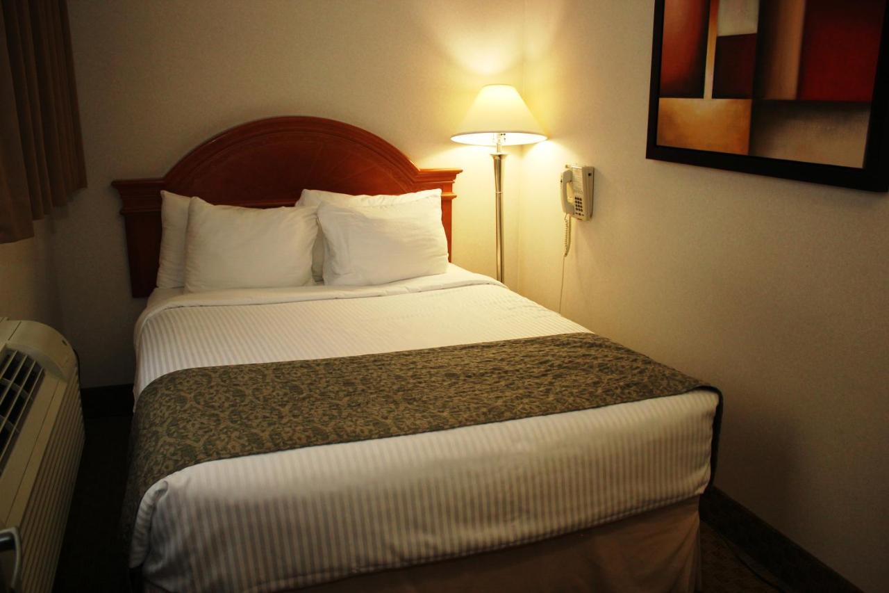 Ramada By Wyndham Edmonton South Hotel Eksteriør billede