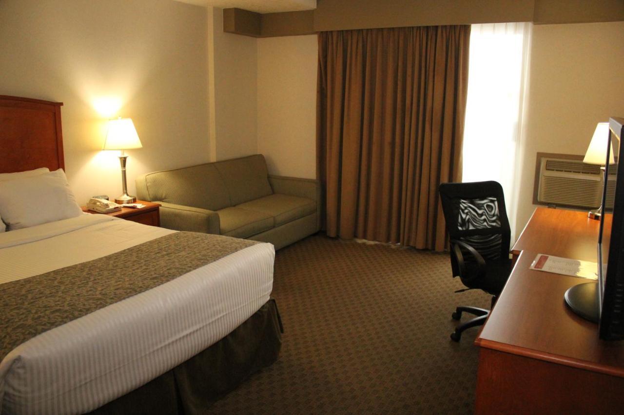 Ramada By Wyndham Edmonton South Hotel Eksteriør billede